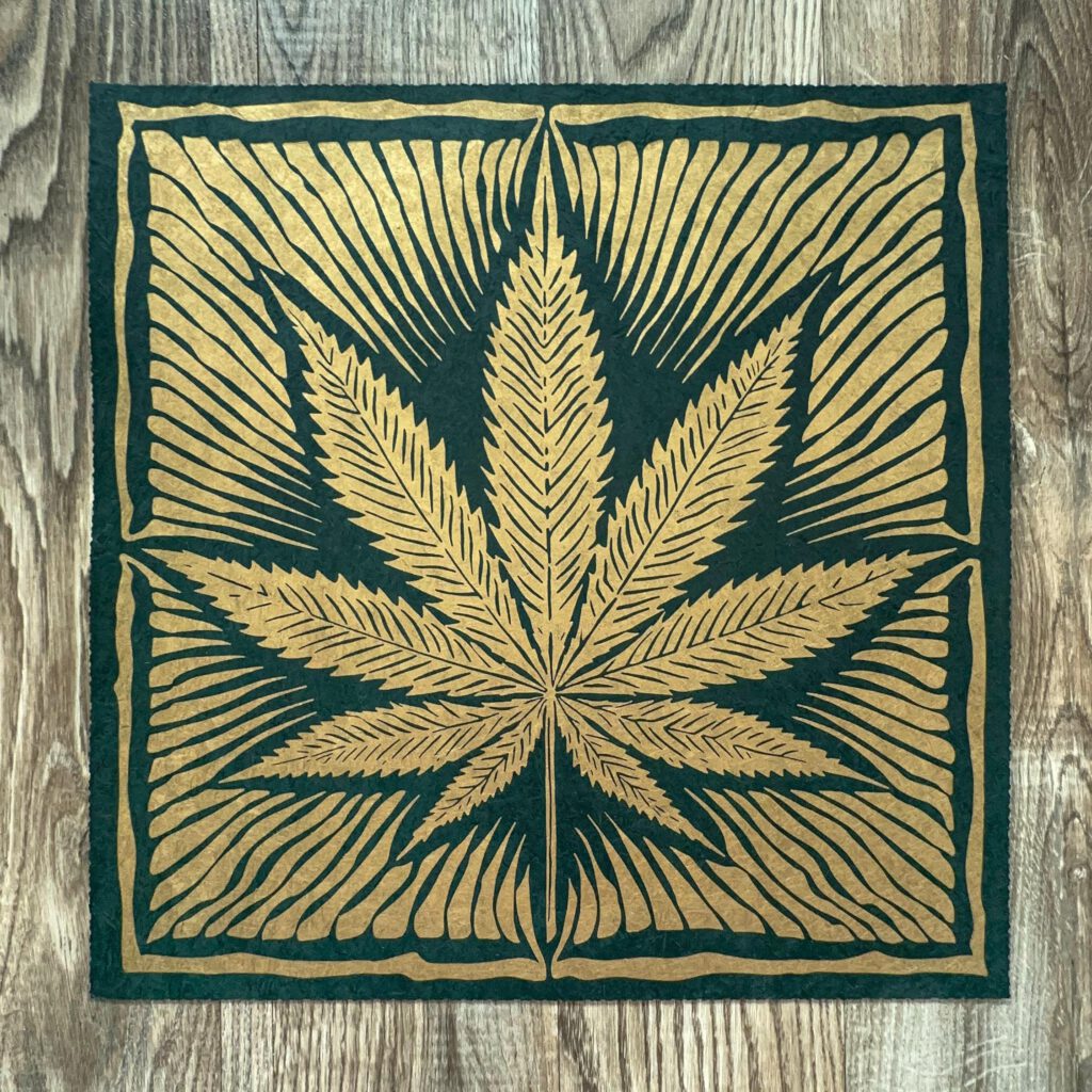 Cannabisblatt Linoldruck 40 x 40 cm Gold auf Gruen 8