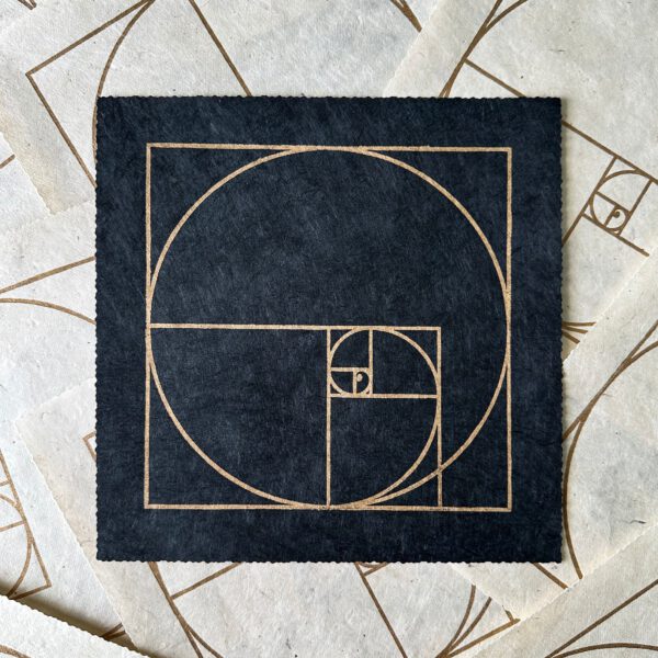 Fibonacci Sequenz Linoldruck 22 x 22 cm Gold auf Schwarz 8