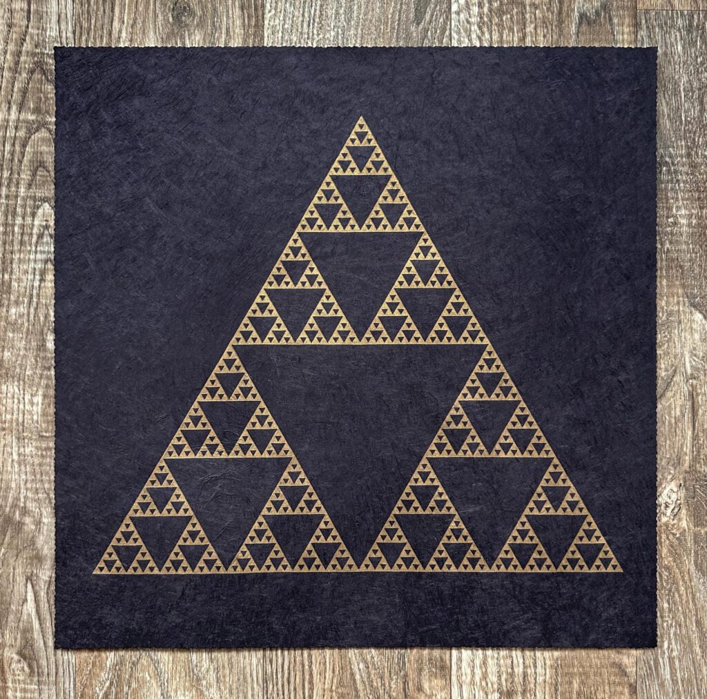 Sierpinski Dreieck Linoldruck 40 x 40 cm Gold auf Schwarz 9