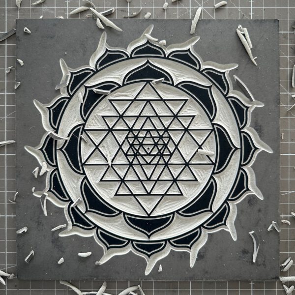 Sri Yantra Lotus Linoldruck 22 x 22 cm Gold auf Schwarz