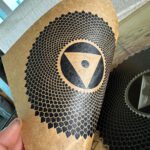 Linoldruck, 22 x 22 cm, Schwarz auf Beige/Ocker