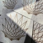 Linoldruck, 22 x 22 cm, Gold auf Weiß/Natur