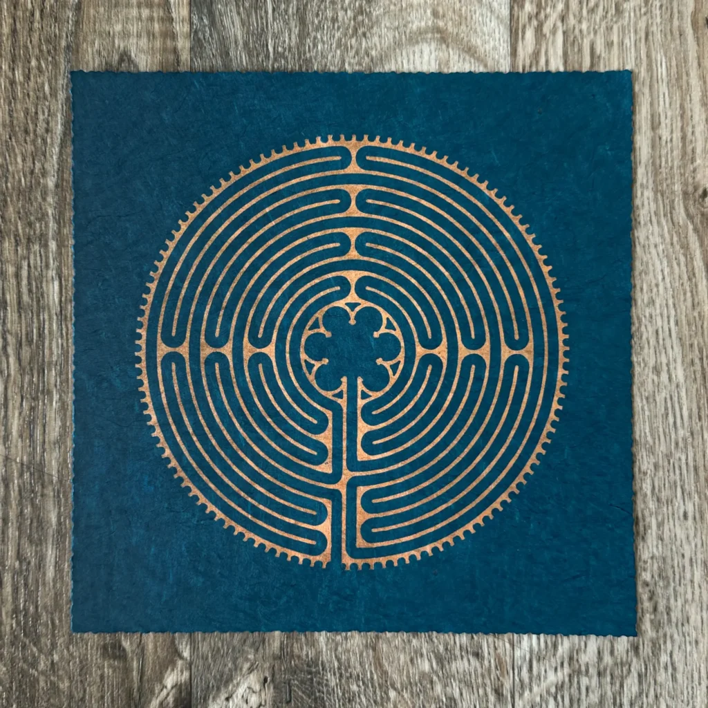 Veskor Cassiopeia Linoldruck Labyrinth von Chartres 22 x 22 cm Kupfer auf Petrol 5